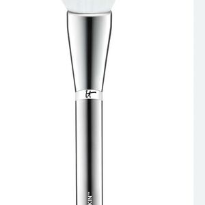 NEW IT Cosmetics Metallic Silver Brush